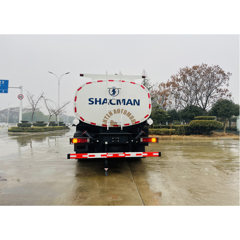 2800 gallon fuel truck