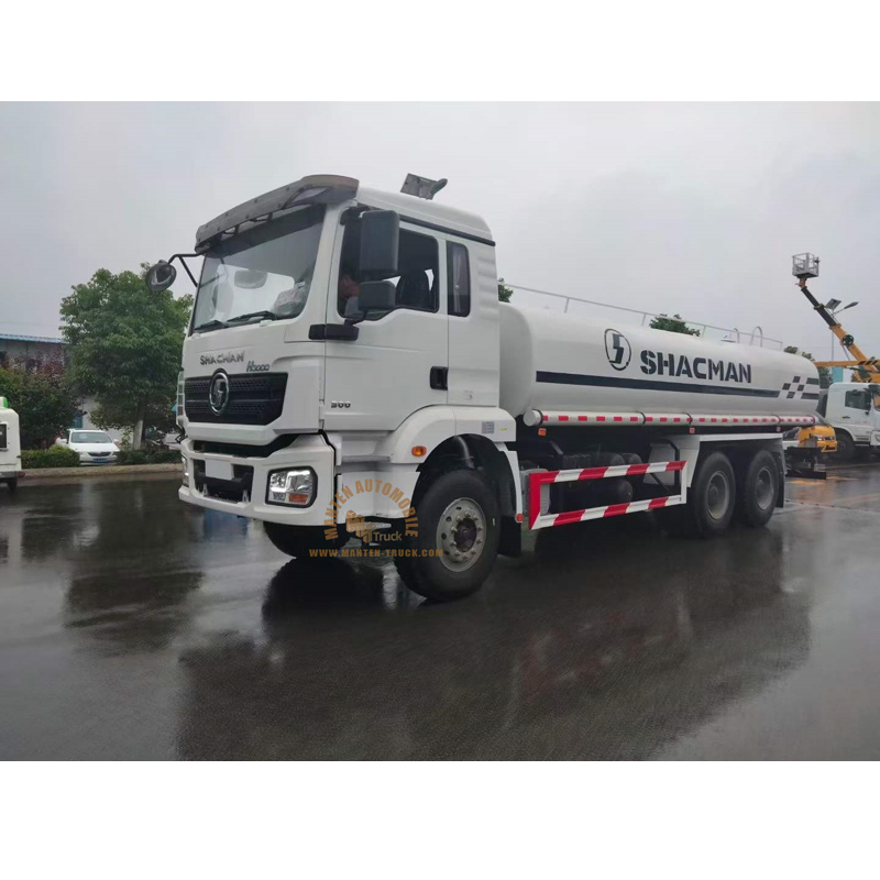 water sprinkler truck