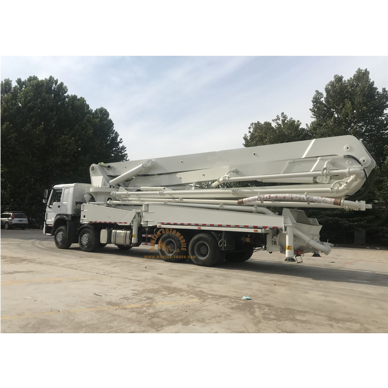 boom concrete pump truck